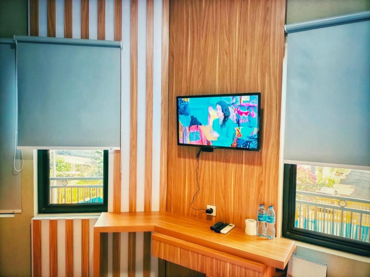 Cozy Residence Tomang Jacarta Exterior foto